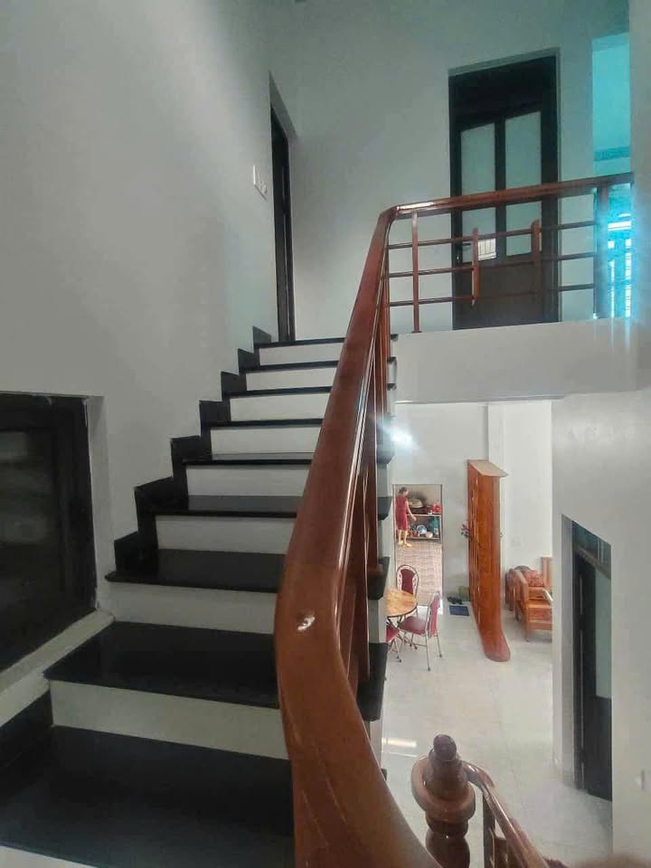 Nhà 2 tầng Yên Minh 450m² giá 2.3 tỷ - Sẵn sàng vào ở ngay!