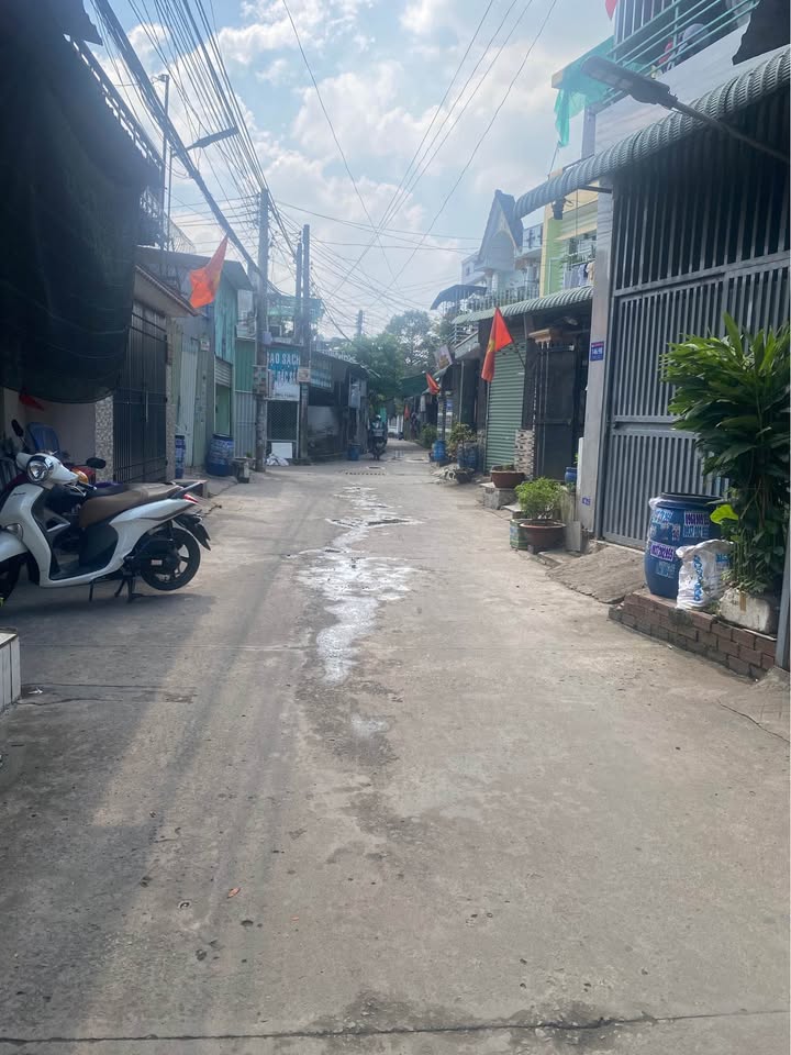 Nhà cấp 4 Dĩ An 52m² giá 1.5 tỷ - Căn góc hai mặt tiền, sổ chung