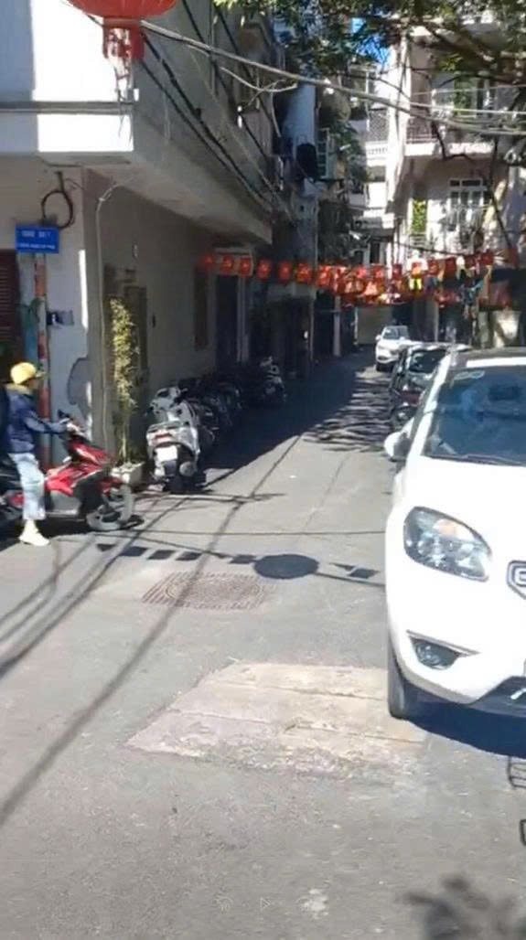 Nhà phố Hoàng Hoa Thám 73m² giá 19 tỷ - Ô tô vào nhà, sẵn sàng ở ngay!