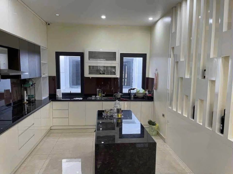 Bán gấp Townhouse Vinhomes Bến Đoan 90m² giá 16 tỷ - Hướng Đông tứ mệnh gần biển