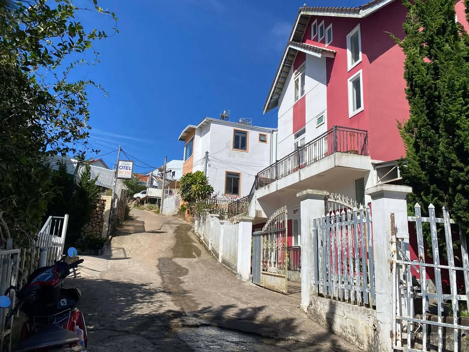 Nhà đẹp gần Cây Đèn Đỏ - Hùng Vương, P9 Đà Lạt 72m² giá 4.8 tỷ - Khai thác homestay ngay!