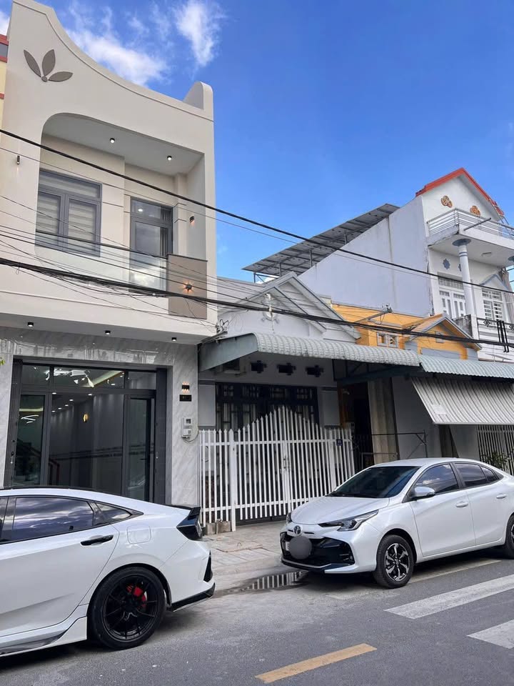 Nhà phố 1 trệt 1 lầu đường Lưu Hữu Phước, 56m² giá 2.75 tỷ - Tiện ích đầy đủ