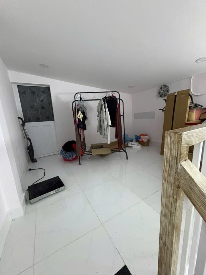 Nhà bán Tân Xuân Hóc Môn 32m² giá 980 triệu - Sổ hồng chính chủ, hẻm rộng ô tô vào tận nơi!