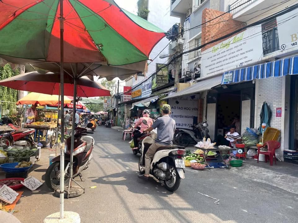 FrontHouse mặt tiền chợ Bình Long Tân Bình 70m² giá 11 tỷ - Cơ hội đầu tư sinh lời!