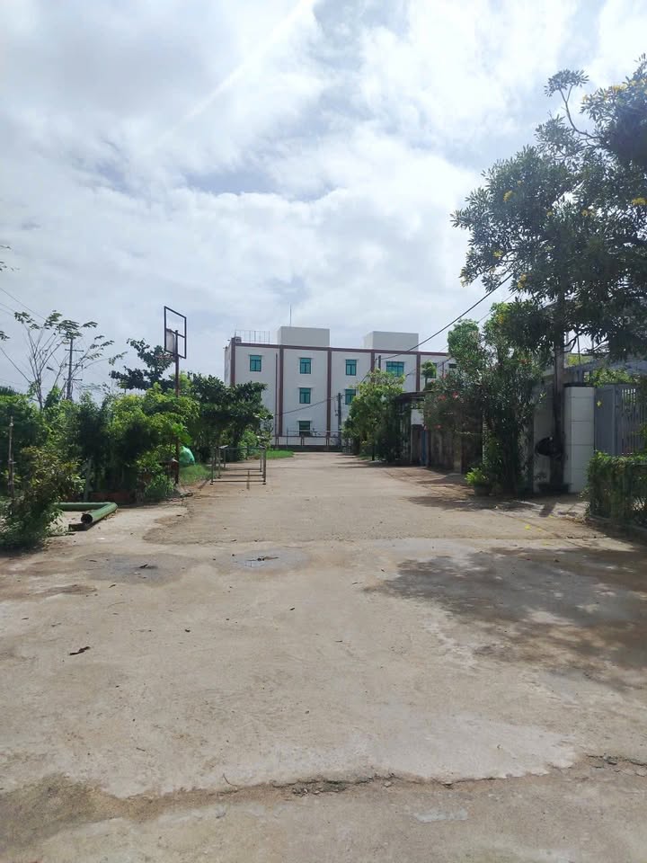 Nhà cấp 4 mặt tiền đường Nguyễn Hồng Sơn, Tuy Hòa, Phú Yên - Giá chỉ 1 tỷ VND, thương lượng thiện chí!