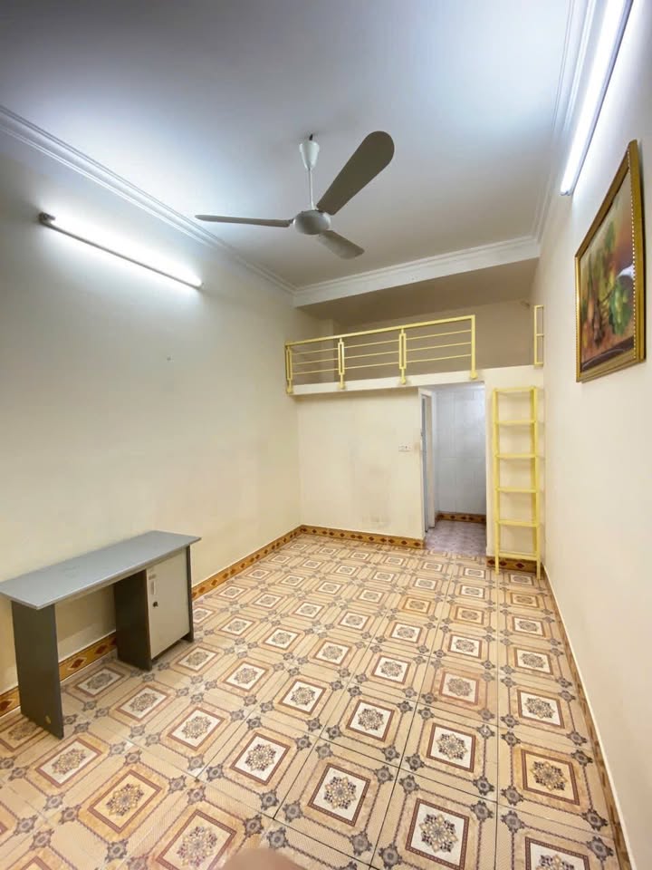 Phòng cho thuê tầng 2 ngõ 132 Cầu Giấy 20m² - Không chung chủ, thoáng mát!