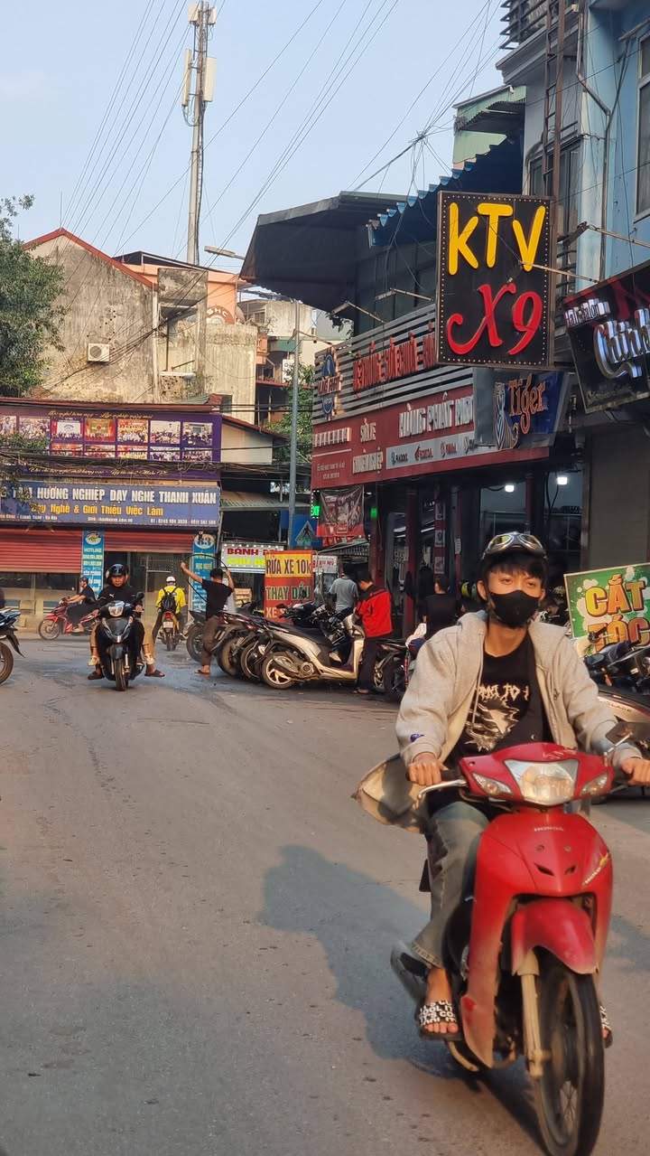 FrontHouse Triều Khúc 39m² giá 17.8 tỷ - Kinh doanh sầm uất, ôtô tránh!