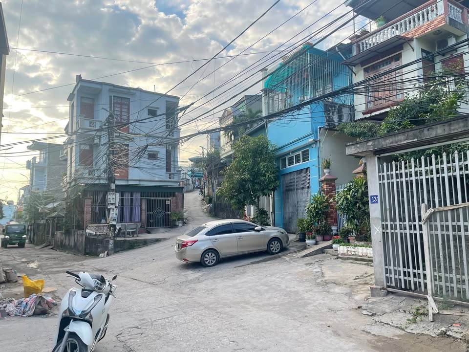 Đất nền đẹp tại Ngõ 28 Cao Xanh, Hạ Long 70m² giá 2.3 tỷ - Cơ hội đầu tư hấp dẫn!