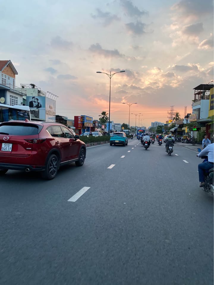 Nhà mặt tiền đường Số 11, Linh Xuân, 100m² giá 10.8 tỷ - Kinh doanh sầm uất!