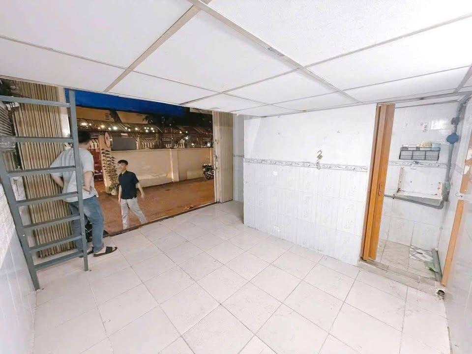 Mặt bằng kinh doanh Tô Hiến Thành, Quận 10 - Giá chỉ 5 triệu/tháng, sẵn sàng hoạt động!