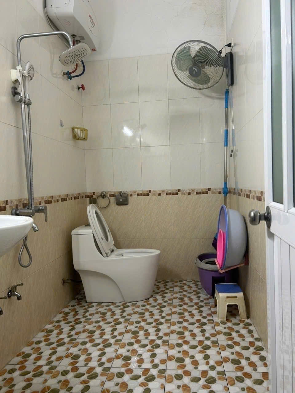 Bán nhà 4,5 tầng mặt đường Nguyễn Cao 64,2m² giá 14 tỷ - Kinh doanh sầm uất!