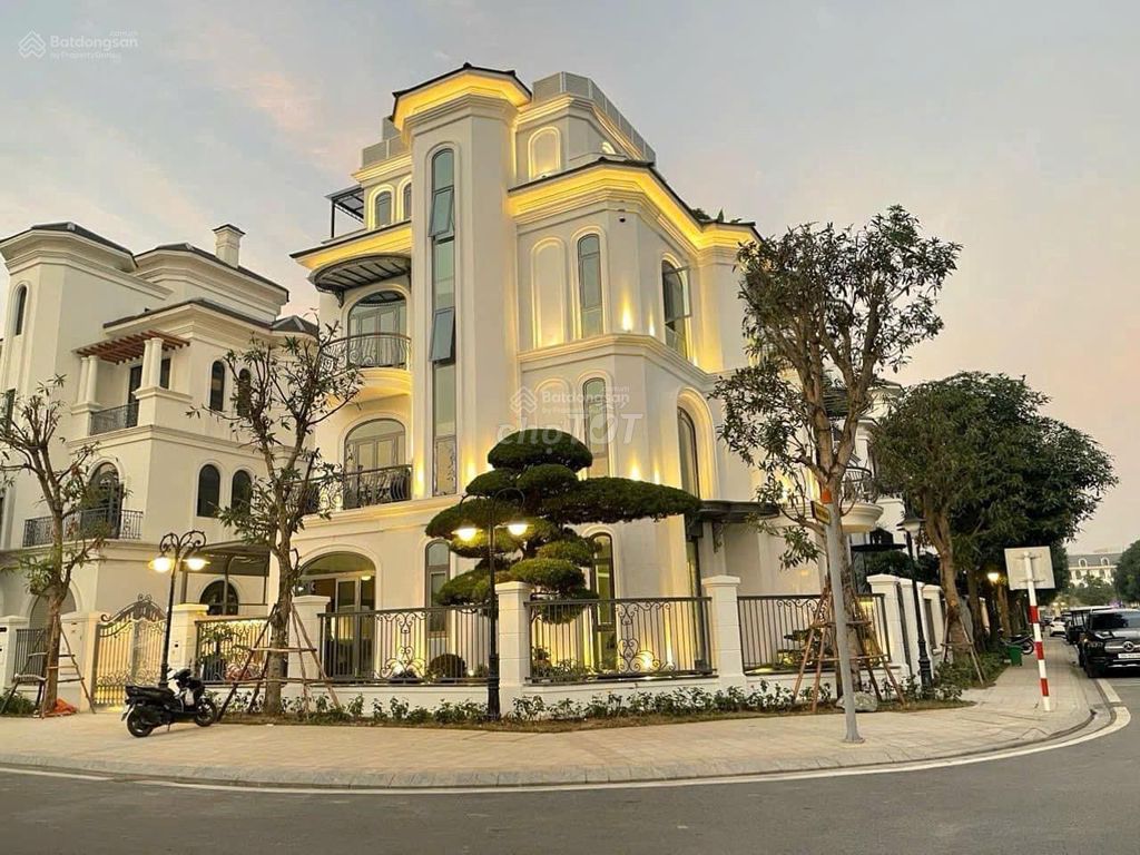 Biệt thự cho thuê mặt tiền đường Võ Thị Sáu, Quận 3 - 300m² - Vị trí đắc địa, tiện ích đa dạng!