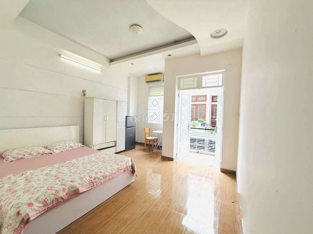 Phòng trọ full nội thất ban công lầu 1 đường Nơ Trang Long 25m² giá 5.2 triệu - An ninh 24/7!