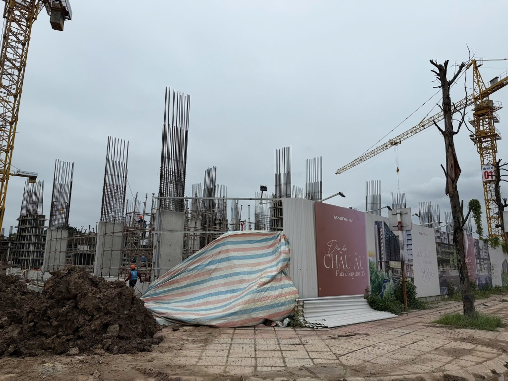 Căn hộ 4PN chung cư Long Biên Centrall 162,5m² giá 115 triệu - Full nội thất cao cấp!