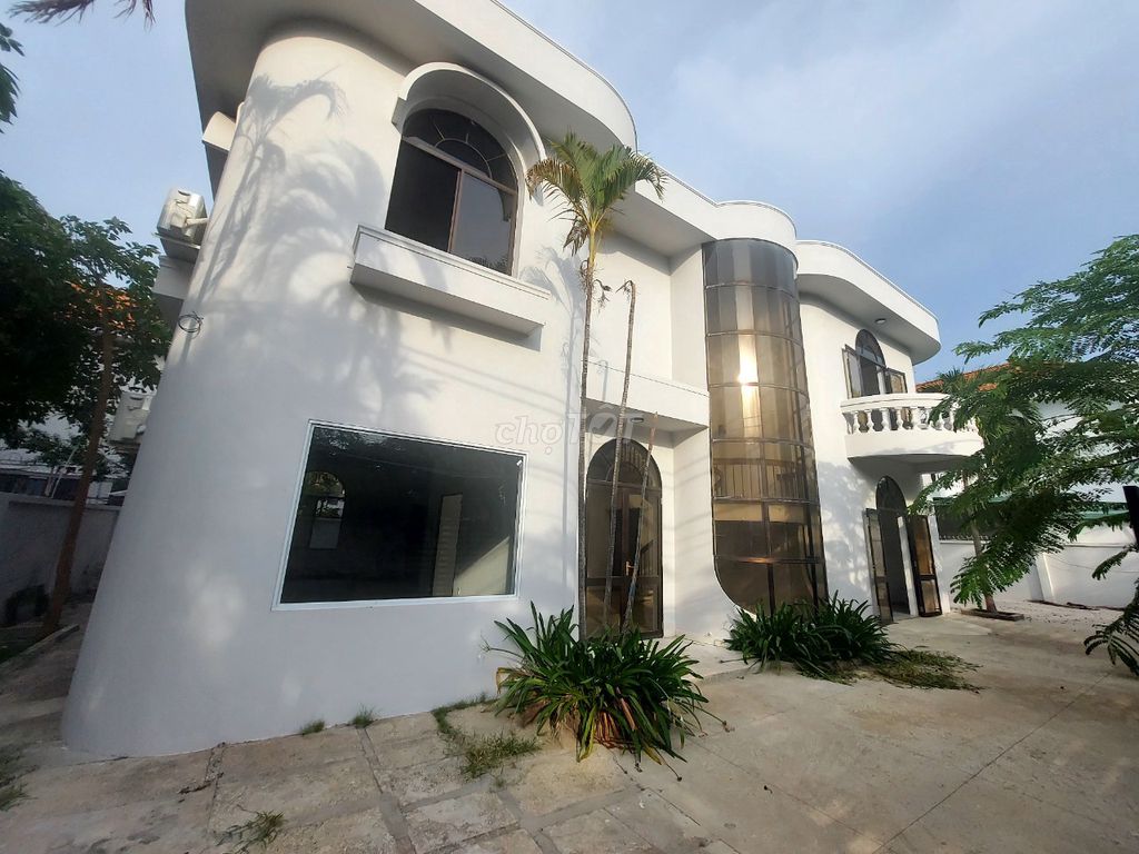 Cho thuê mặt tiền Nguyễn Thị Minh Khai Quận 3, 660m² - Vị trí đắc địa, giá chỉ 200 triệu/tháng!