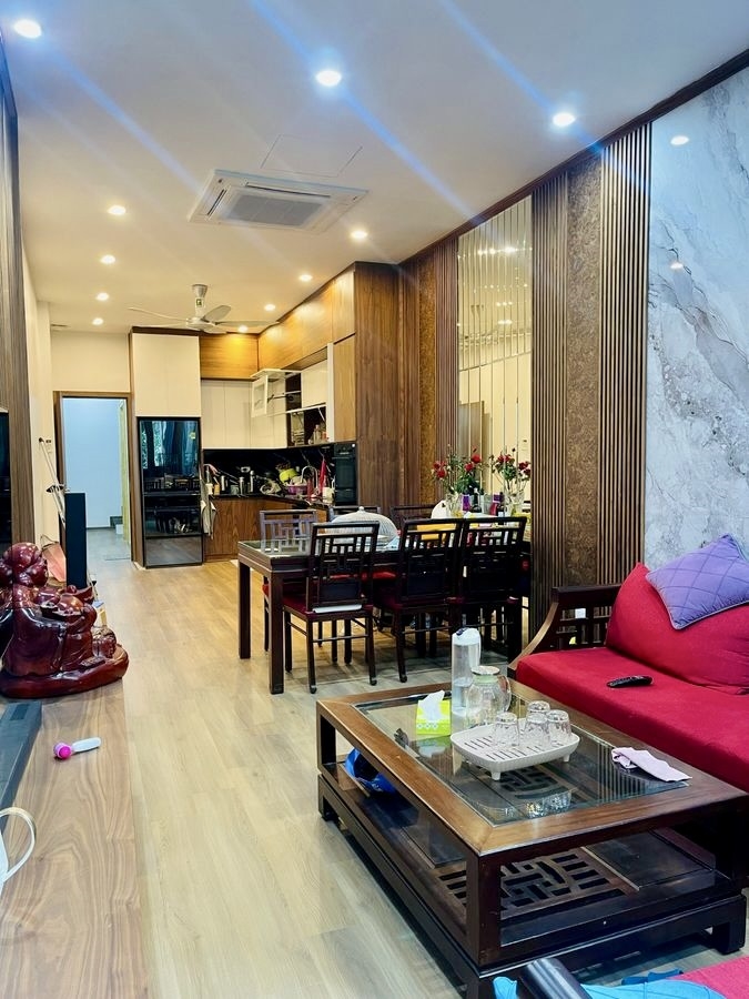 Bán nhà phố Trung Hòa, Cầu Giấy 40m² giá 25,1 tỷ - Thiết kế thông sàn, thang máy nhập khẩu!