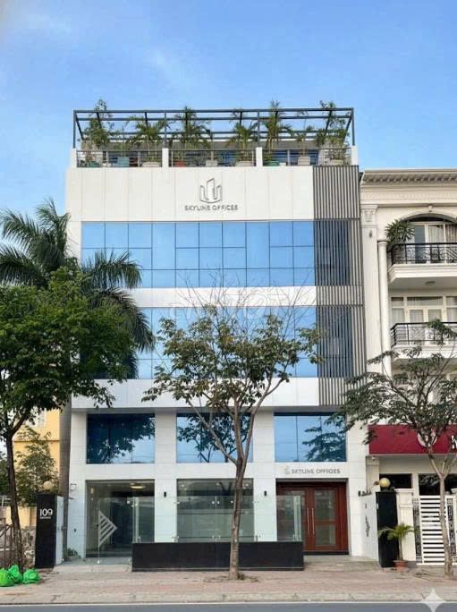 Tòa Nhà Văn Phòng Mặt Tiền Huỳnh Văn Bánh, Phú Nhuận 270m² - Phù Hợp Mở Spa, Văn Phòng!