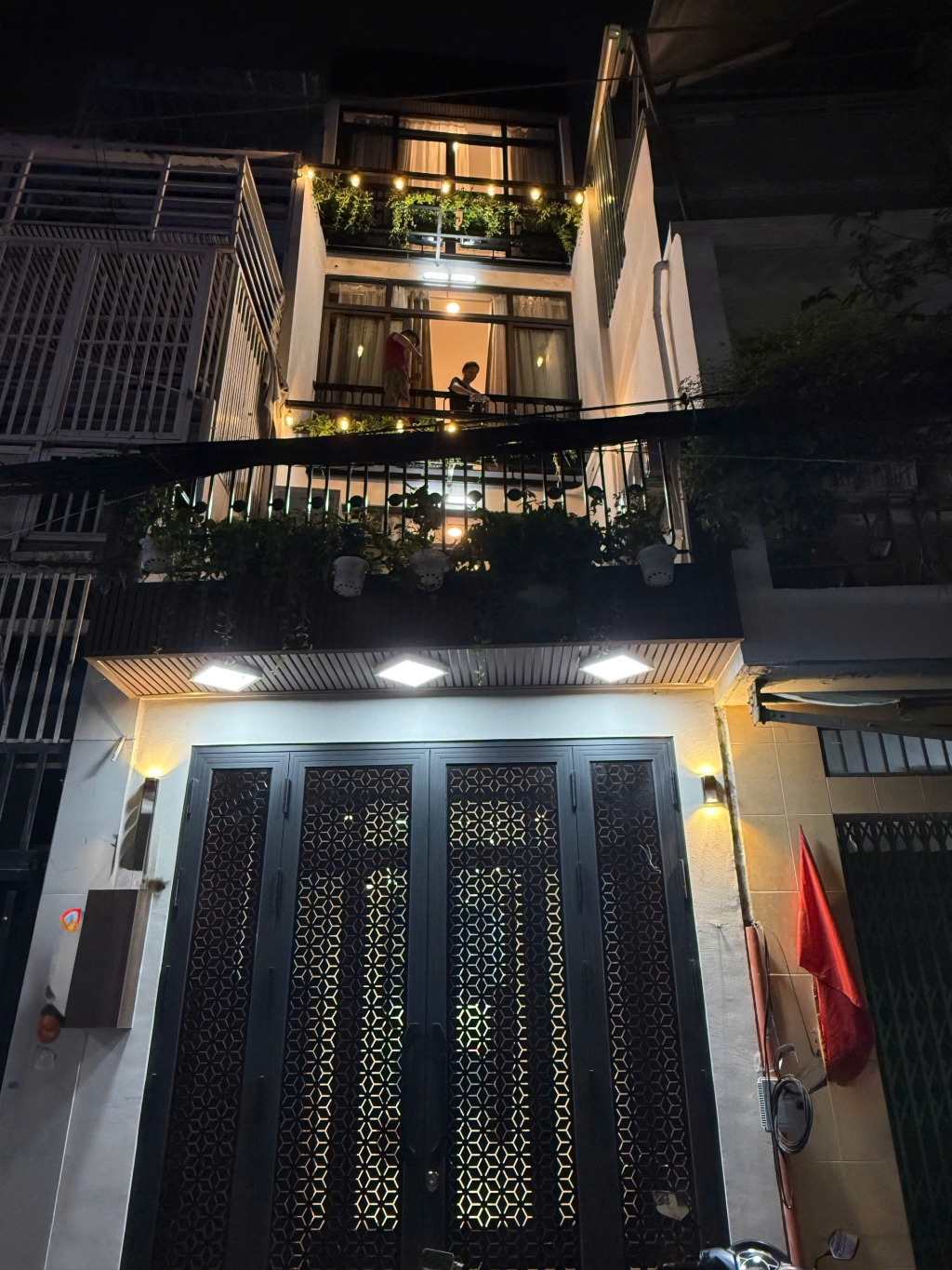 Nhà đẹp Nguyễn Trọng Tuyển 33m² giá 7.9 tỷ - Mặt tiền kinh doanh lý tưởng!