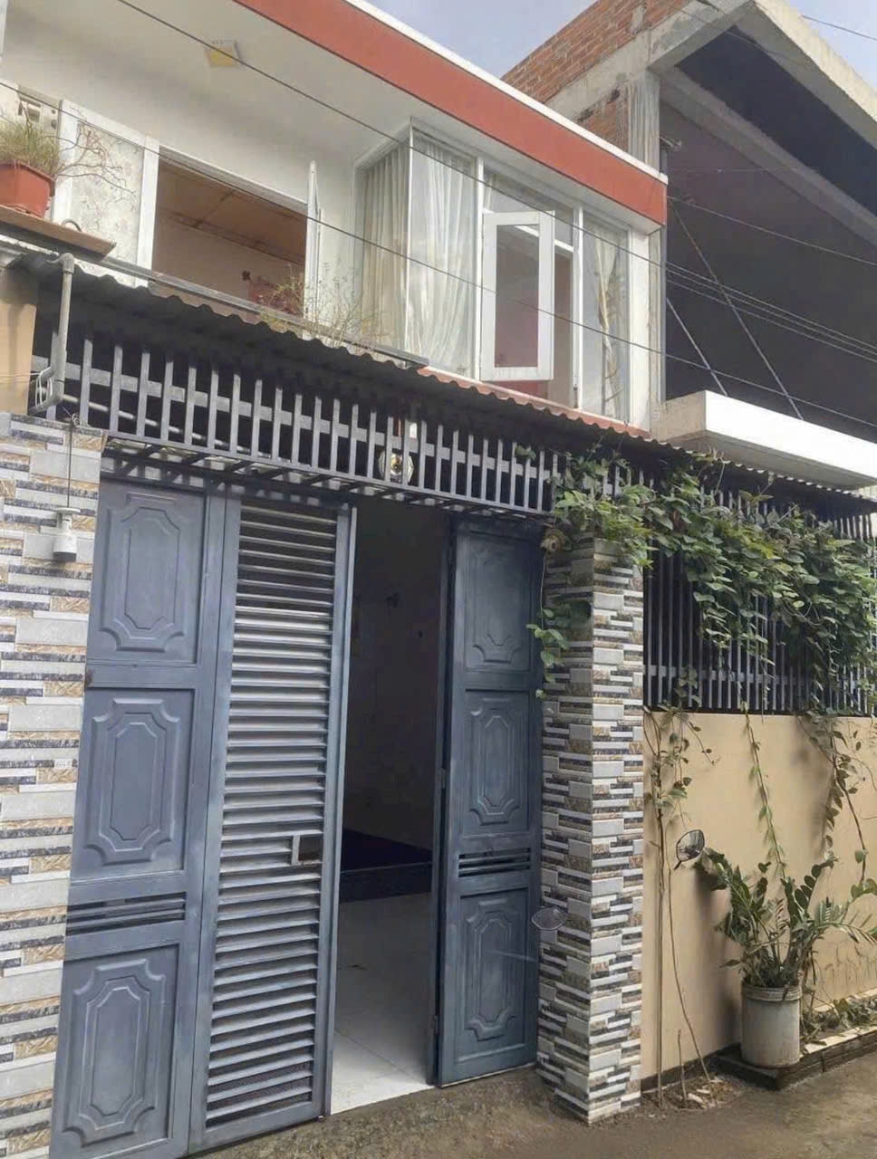 Nhà nguyên căn Vĩnh Ngọc, Nha Trang 60m² giá 2.4 tỷ - Thiết kế hiện đại, an ninh tốt!