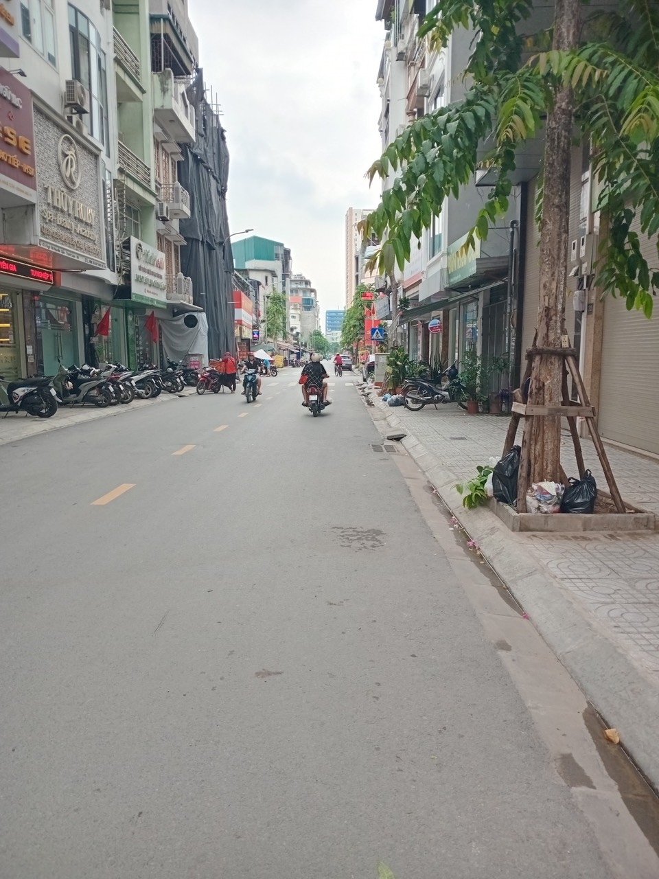 Nhà mặt ngõ rộng hơn phố Triều Khúc, Thanh Xuân 42m² giá 17.8 tỷ - Kinh doanh tốt!