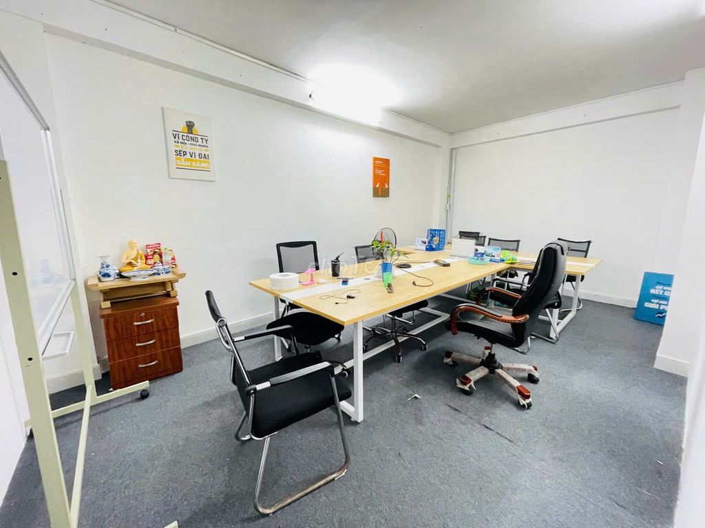 Văn phòng cho thuê P202 tòa 42/75 Nguyễn Xiển 90m² giá 13.5 triệu - Đầy đủ dịch vụ quản lý!