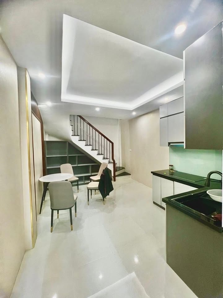 Nhà riêng Tân Mai 30m² giá 7.5 tỷ - Đầy đủ nội thất, sẵn sàng vào ở!