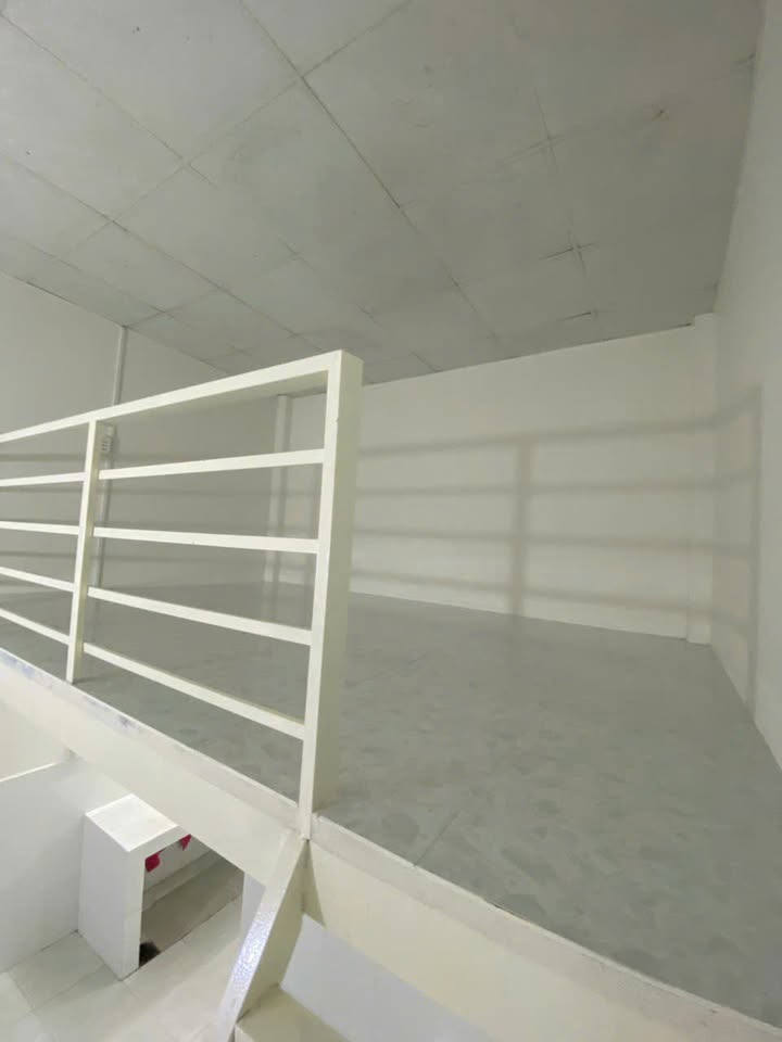 Cho thuê phòng trọ gác lửng Hẻm Ruby, Phú Quốc 1.3 triệu - Không gian sống thoáng đãng!