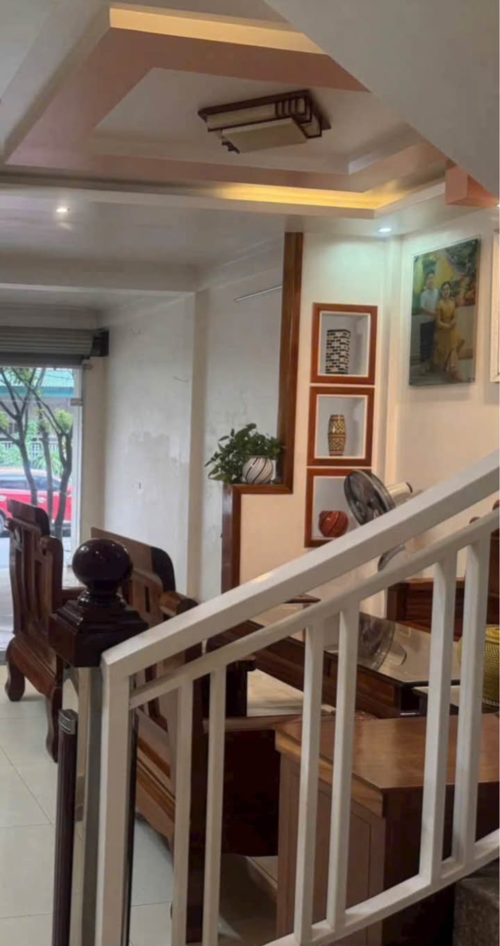 Nhà 2,5 tầng mặt tiền đường Huy Cận, 107m² giá chỉ 5.7 tỷ - Vị trí đắc địa!