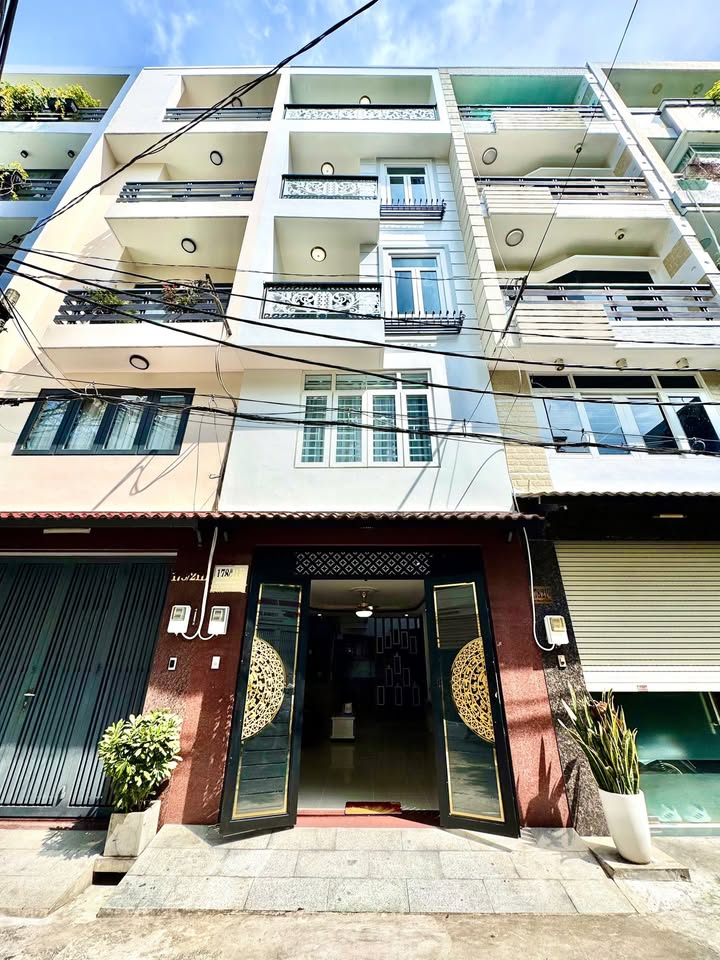 Nhà 5 Lầu Cao Cấp Khu Phú Nhuận 44m² giá 14.2 tỷ - Đẹp như mơ!