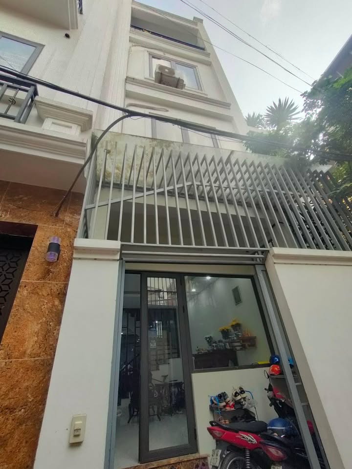 Nhà đẹp 5 tầng tại Xuân Đỉnh, 50m² giá 12.3 tỷ - Hàng xóm tốt bụng!