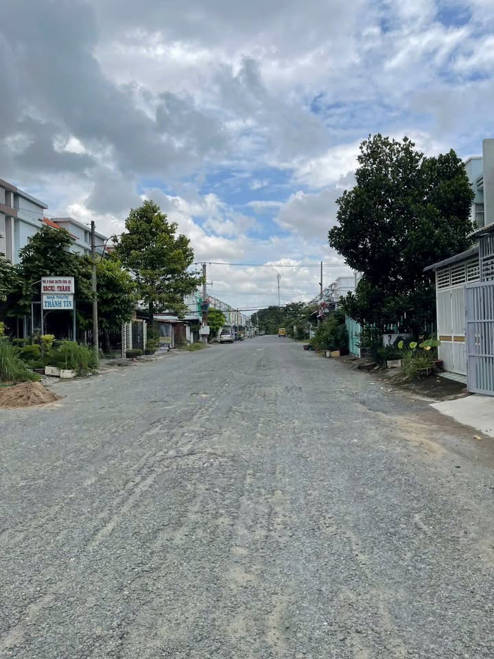 Nhà bán đường Trần Hưng Đạo, KDC 586, 100m² giá 2.5 tỷ - Chính chủ, sẵn sàng vào ở!