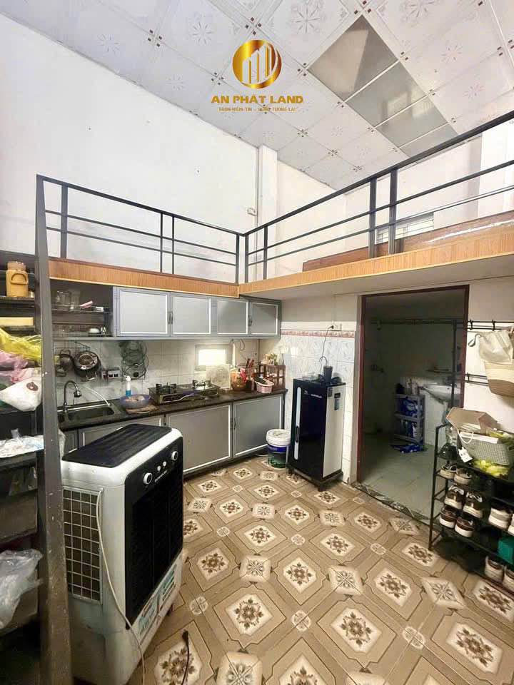 Nhà C4 có gác xép tại ngõ 183 Nguyễn Hữu An, Ninh Bình, diện tích 72.1m², giá 3 tỷ - Sẵn sàng vào ở!