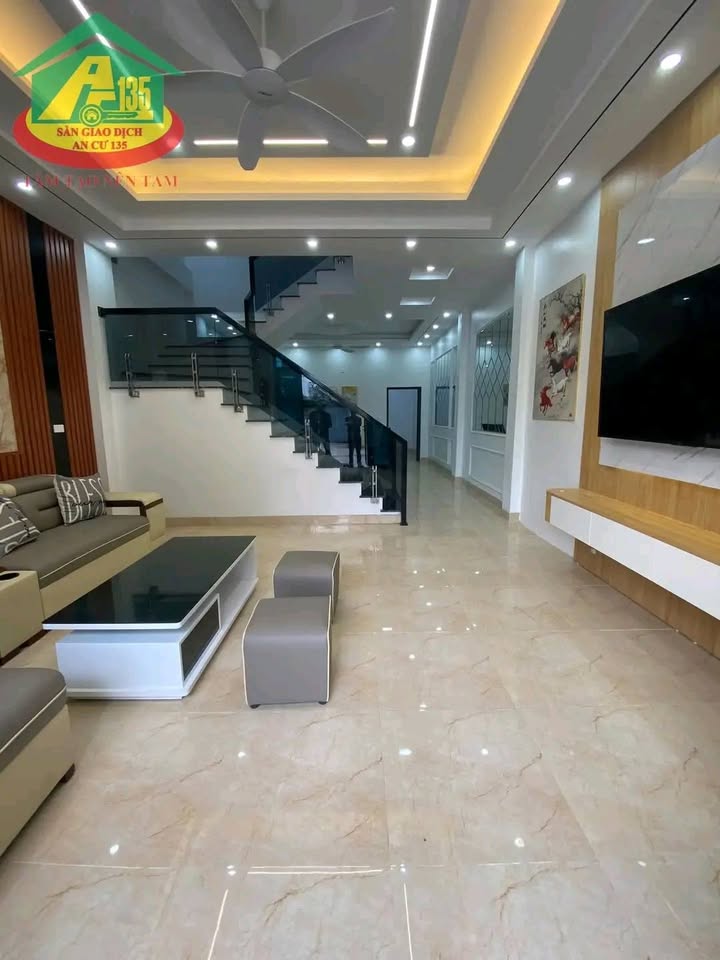 Nhà 3 tầng 5 phòng ngủ tại phường Hoa Lư - Giá chỉ 5 tỷ, ô tô vào tận cửa!