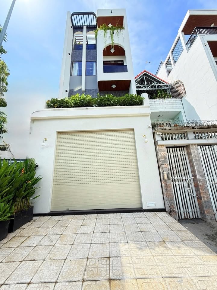 Nhà 4 tầng đường Nguyễn Lương Bằng, Q.7, 90m² giá 1.x tỷ - Đón Tết ngay!