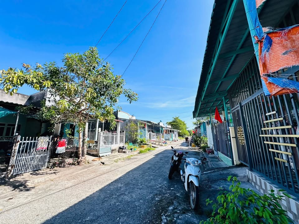 Đất có nhà cấp 4 KDC Triều Cường 2, La Gi 75m² giá 900 triệu - Sẵn sàng vào ở ngay!