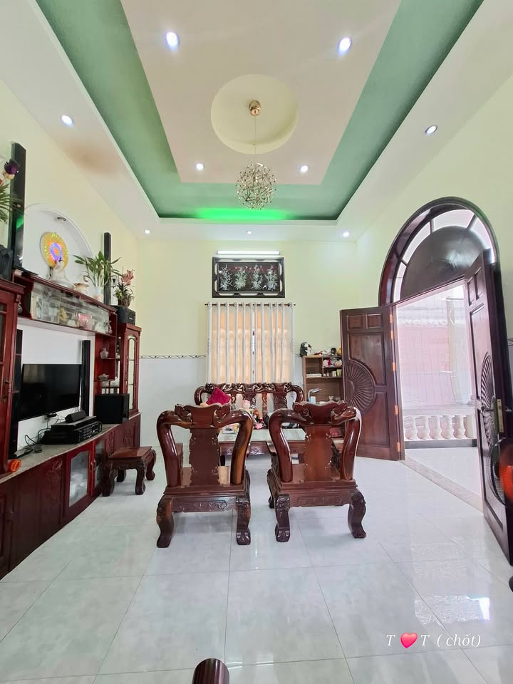 Nhà rộng sân vườn thoáng mát tại P. Thanh Đức, Vĩnh Long 381m² giá 2.6 tỷ - Nghỉ dưỡng lý tưởng!