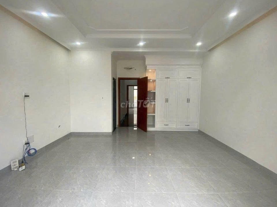 Nhà cho thuê mặt tiền đường Đinh Tiên Hoàng, quận 1 - Phù hợp cho showroom và văn phòng!