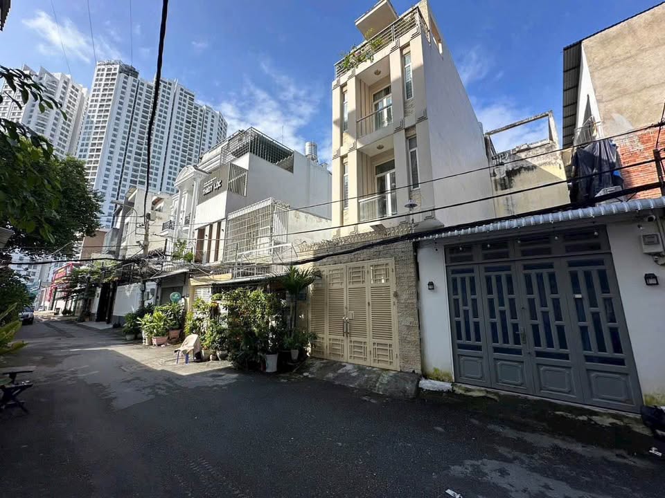 Nhà cấp 4 hẻm xe hơi 6m khu Kiều Đàm Quận 7 108m² giá 12 tỷ - Đầu tư sinh lời ngay!