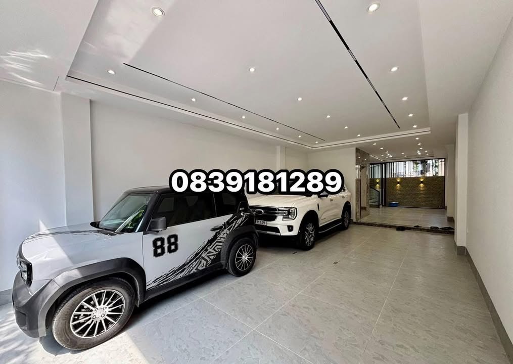 Bán gấp FrontHouse mặt phố Việt Hưng 60m² giá thỏa thuận - Kinh doanh đa dạng!