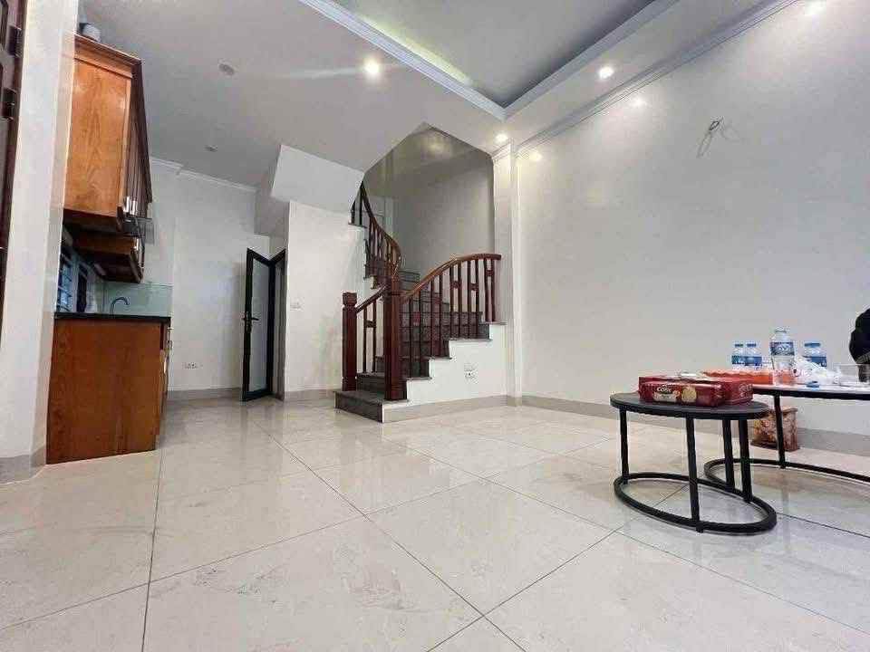 Nhà Thạch Bàn 35m², 5 Tầng, 5.7 Tỷ - Sẵn Sàng Về Ở Ngay!