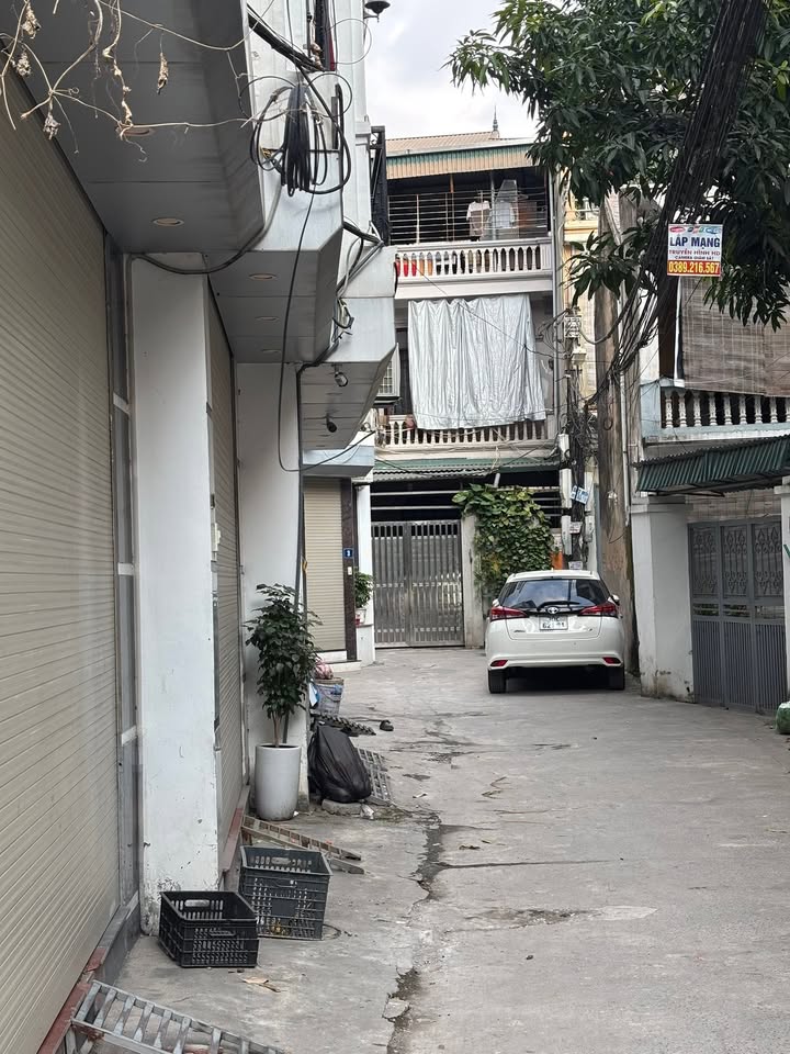 Nhà riêng Thạch Bàn 32m² giá 6.5 tỷ - Ô tô đỗ cửa, tiện ích đầy đủ!