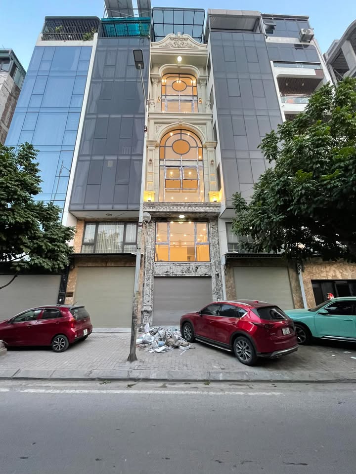 Nhà mặt phố Đàm Quang Trung, Long Biên 52,5m² - Kinh doanh đắc địa, thang máy tiện nghi!