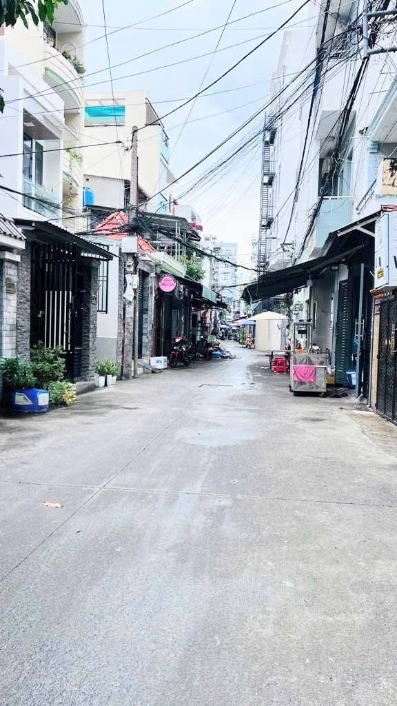 Nhà 3 tầng đường Nguyễn Thị Tần, Quận 8 - 270m² giá 11.8 tỷ - Sổ hồng chính chủ!