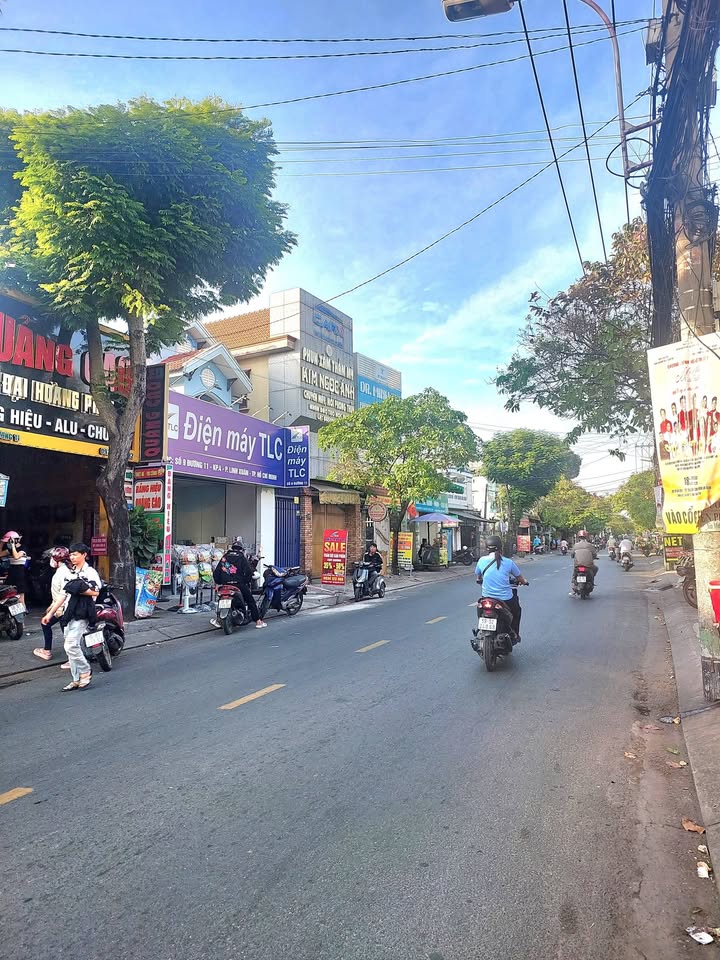 Nhà 2 tầng 108m² mặt tiền đường Số 11 Thủ Đức - Kinh doanh phòng khám hiệu quả!