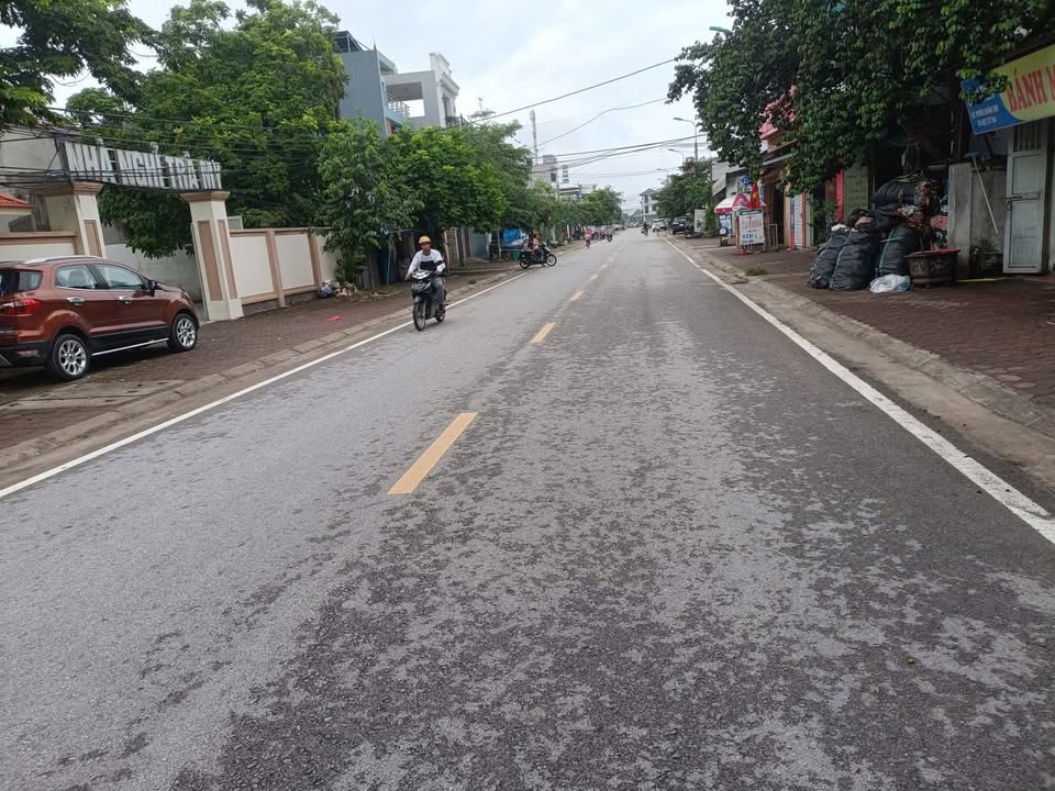 Đất nền Quảng Phú Thanh Hóa 121m² giá 1 tỷ - Sổ đỏ chính chủ, mặt tiền 5m!