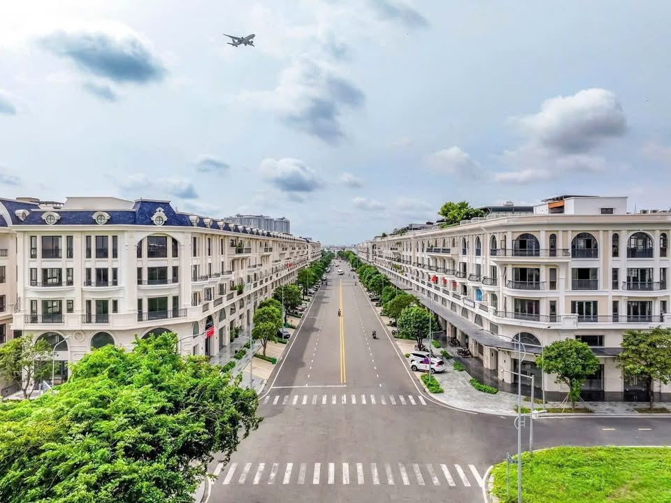 Cho thuê nguyên căn mặt tiền đường Đinh Thị Thi 140m² giá 55 triệu - Nhà hoàn thiện hiện đại