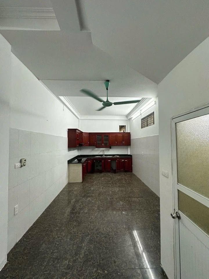 Nhà lô góc Ngọc Hồi 32,4m² giá 6,6 tỷ - Ô tô đỗ cổng, sổ đỏ đẹp!