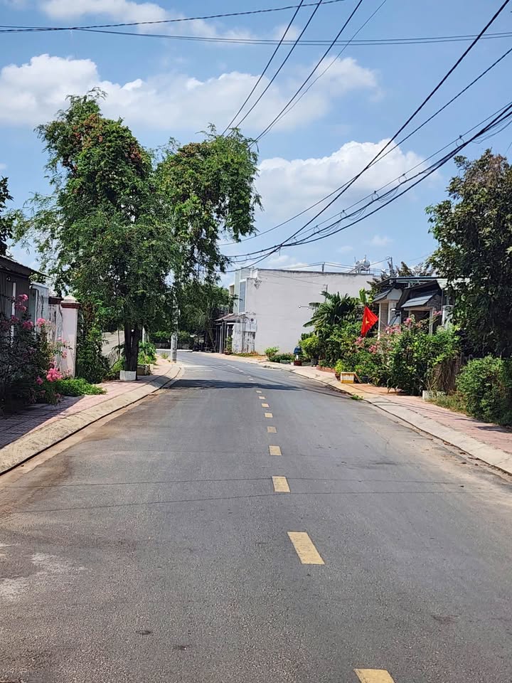 Bán gấp FrontHouse mặt tiền đường Tân Hiệp 31, Hóc Môn 100m² giá 4.5 tỷ - Sổ hồng riêng