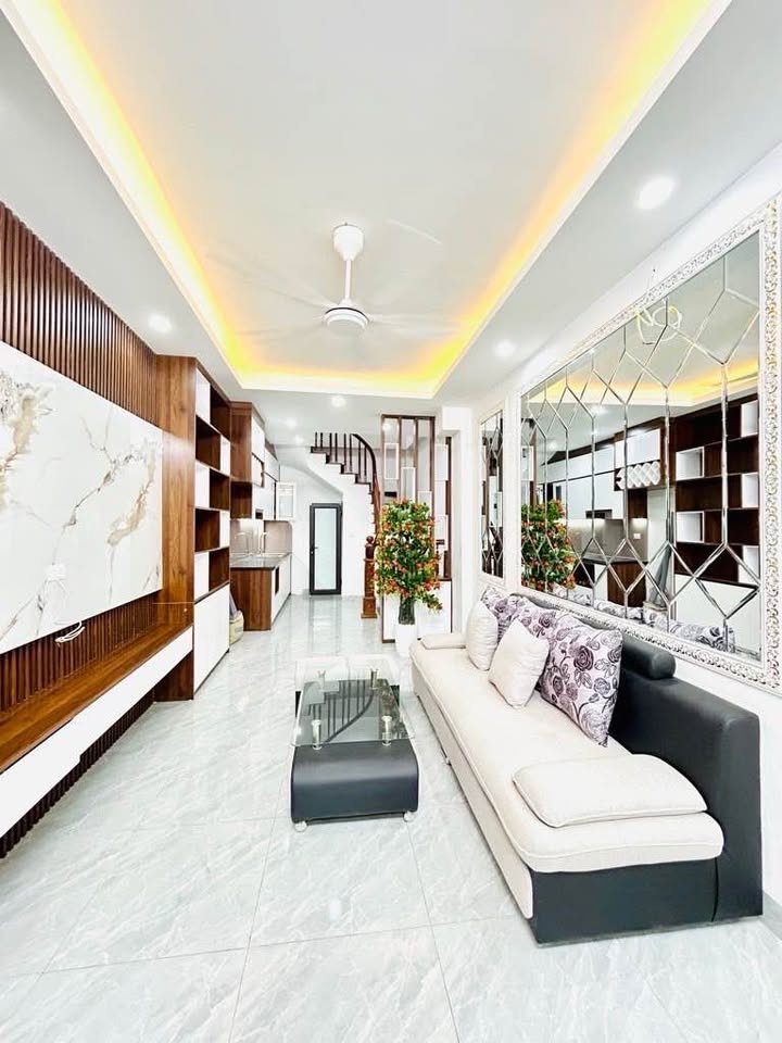 Nhà 4 tầng Thạch Bàn, Long Biên 39m² - Vị trí vàng gần AEON!