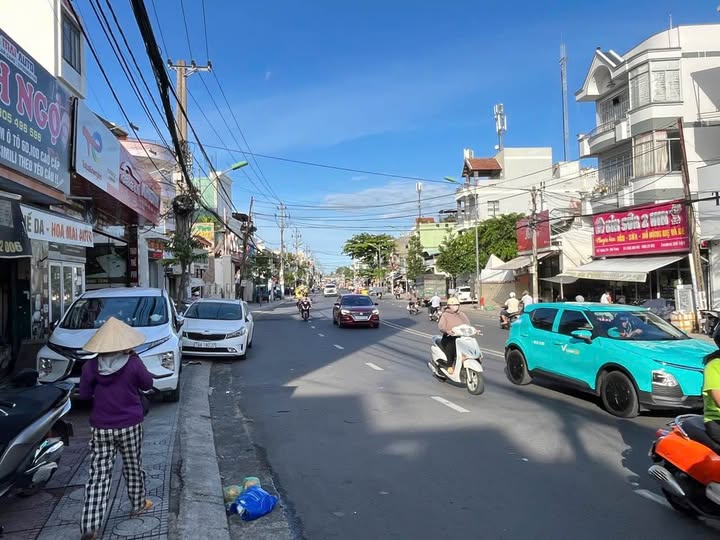 Nhà mặt tiền kinh doanh đường 2/4 Nha Trang 63m² giá 7.3 tỷ - Cơ hội đầu tư hấp dẫn!